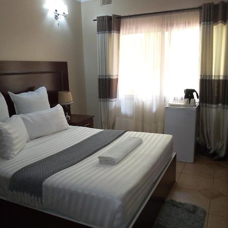 Zenith Lodge Lusaka Bagian luar foto