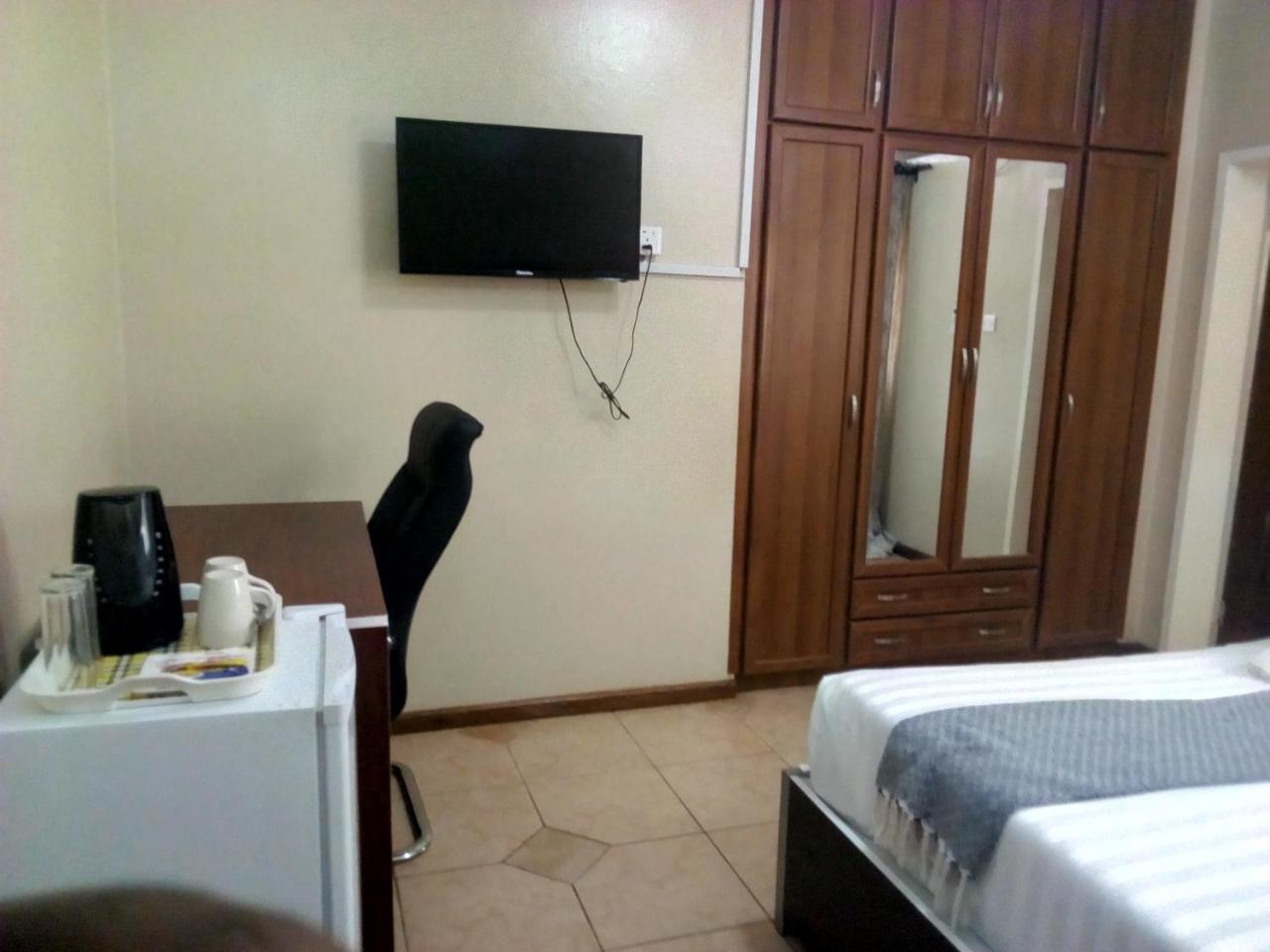 Zenith Lodge Lusaka Bagian luar foto