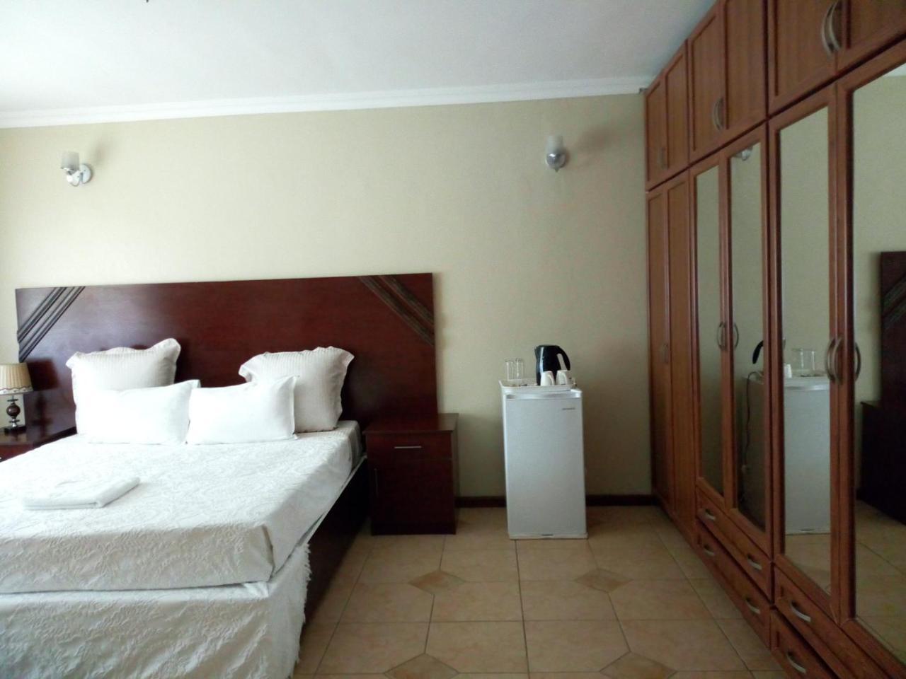 Zenith Lodge Lusaka Bagian luar foto