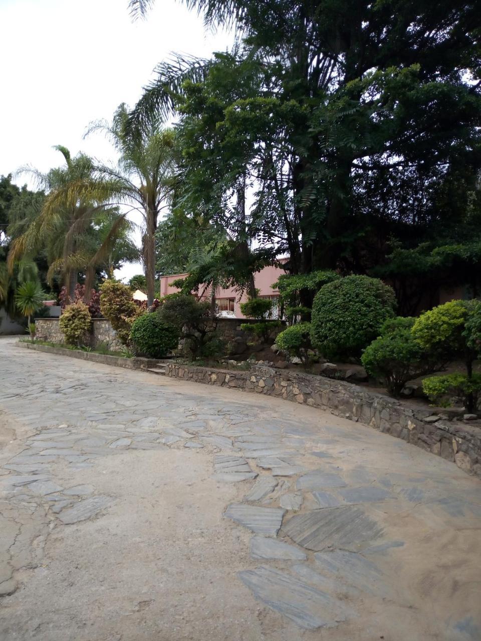 Zenith Lodge Lusaka Bagian luar foto