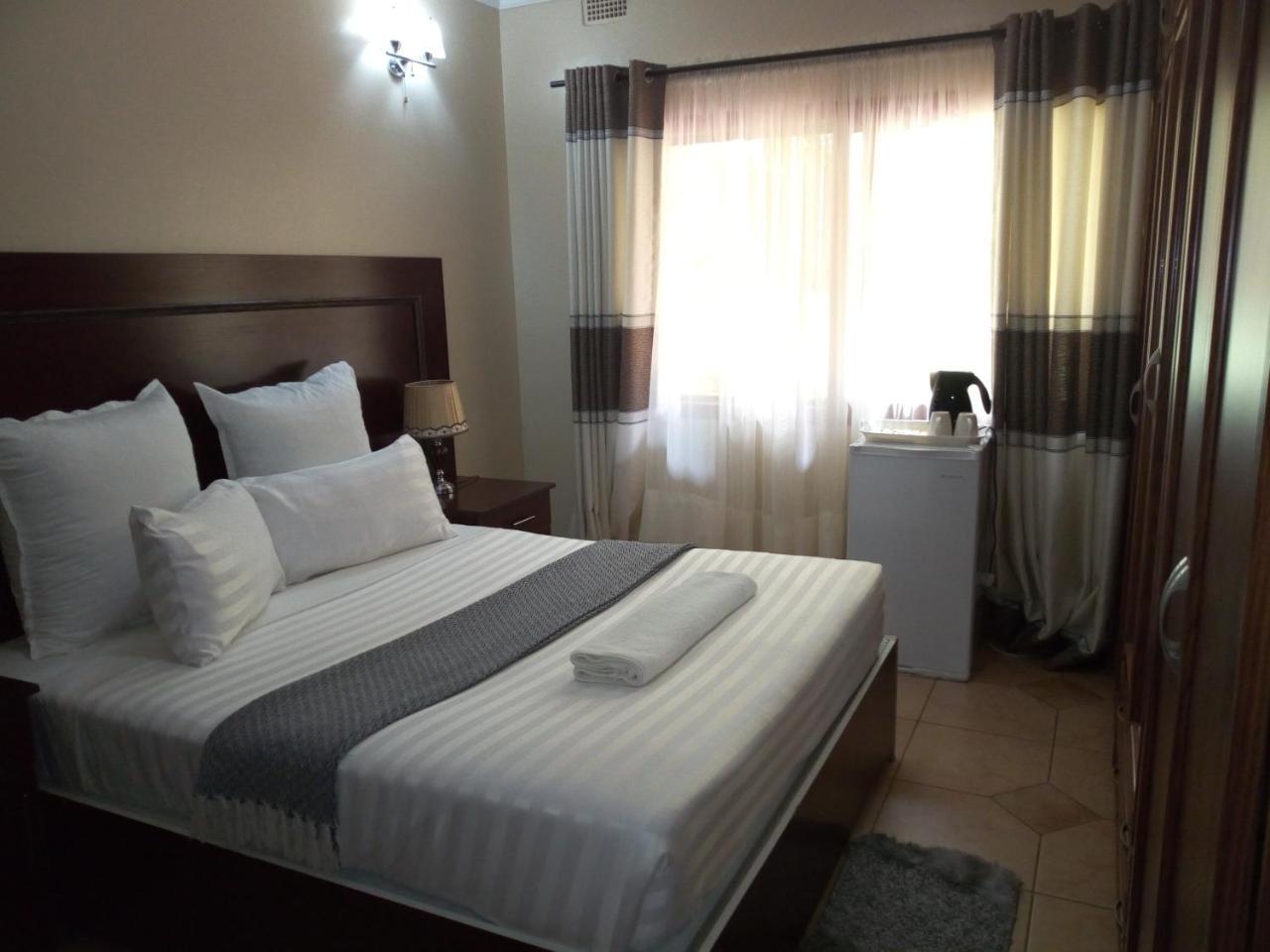 Zenith Lodge Lusaka Bagian luar foto