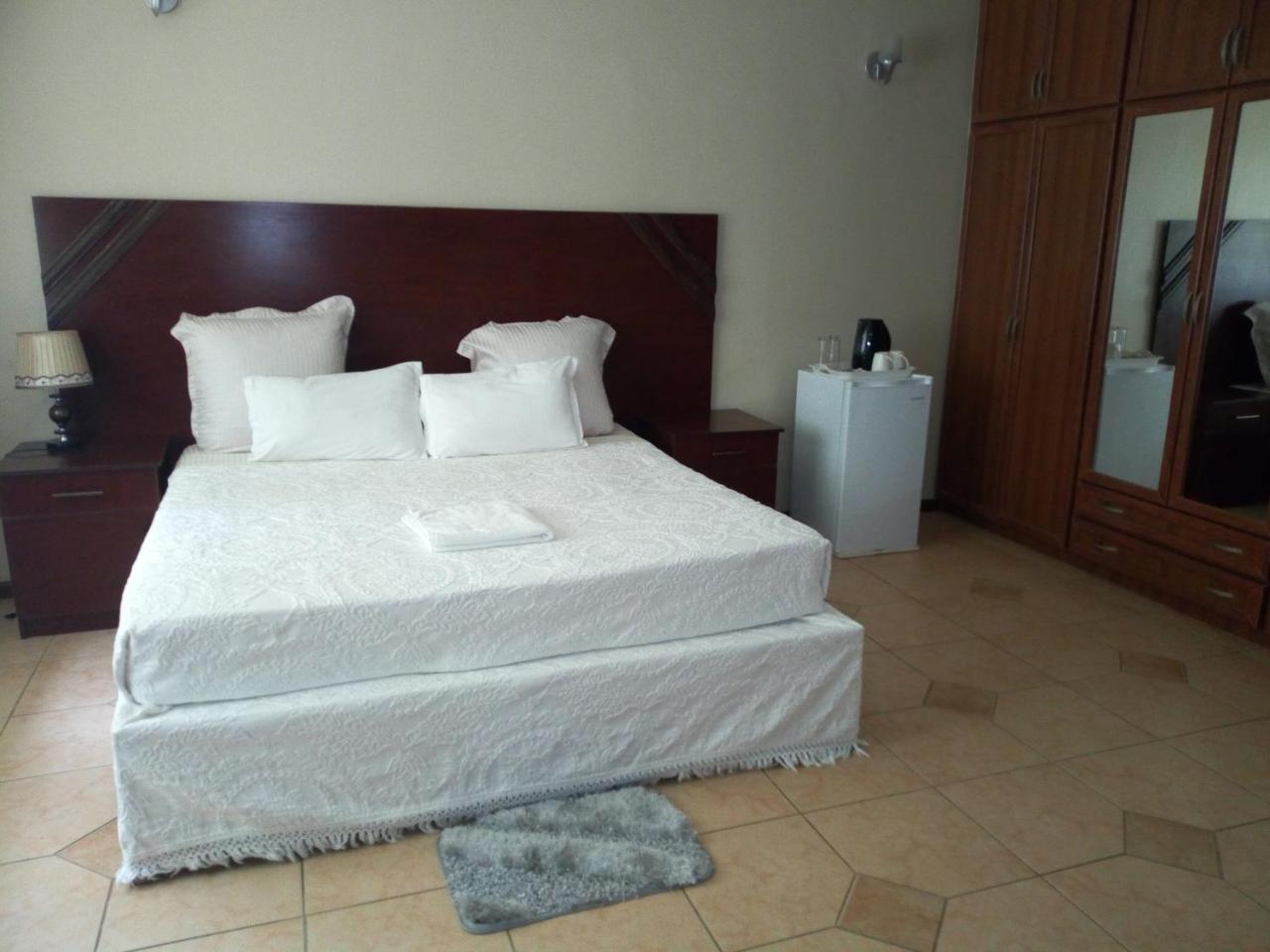 Zenith Lodge Lusaka Bagian luar foto